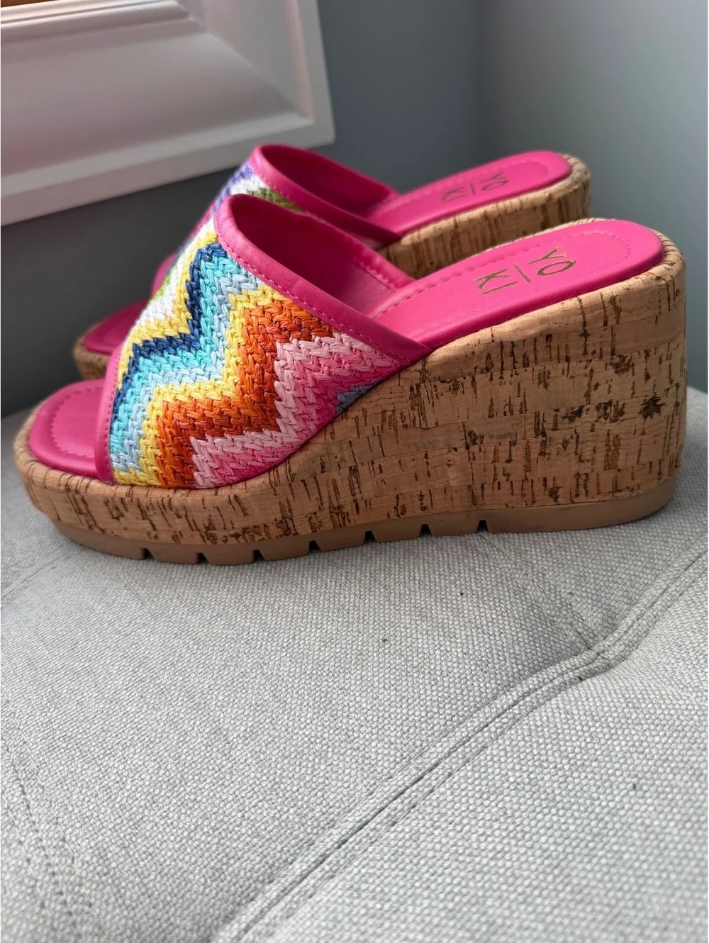 NWOB  Women's Colorful Woven Wedge Sandals with Pink Trim